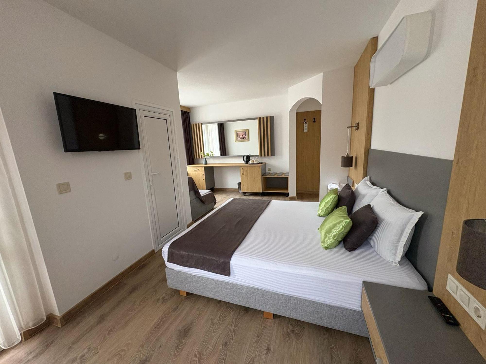Family Hotel Flora Darıdere Dış mekan fotoğraf
